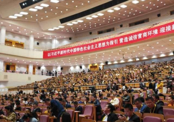 【第一财经】“枫叶有挂没”(其实是有挂) 【第一财经】“枫叶有挂没”(其实是有挂)