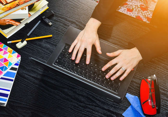 给大家讲解“微信牛牛房卡购买”房卡获取方式